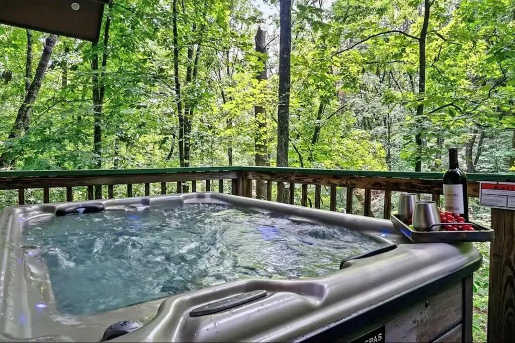 Beary Peaceful Smokies Retreat: Hot-Tub & Pools Villa Pigeon Forge Exterior photo